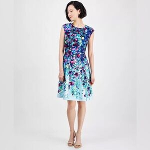 Connected - Women's Floral Round-Neck Sleeveless Dress